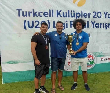 Aydınlı sporcular çekiç atmada başarıya doymuyor
