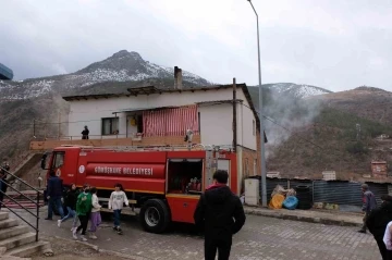 Aynı anda şarj edilen 3 cep telefonu yangına sebep oldu