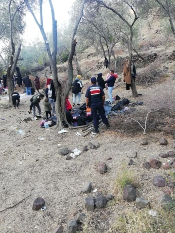 Ayvacık’ta 27 kaçak göçmen ile 4 organizatör yakalandı
