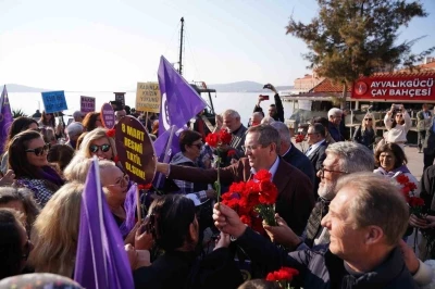 Ayvalık’ta 8 Mart Kadınlar Günü coşkuyla kutlandı
