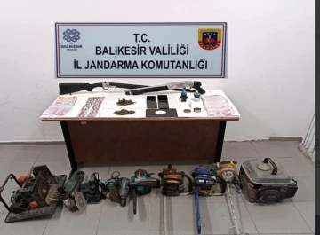 Ayvalık’ta jandarmadan uyuşturucu operasyonu
