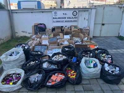 Ayvalık’ta polis, kaçak tütün ve cinsel uyarıcı madde satışı yapanlara geçit vermedi
