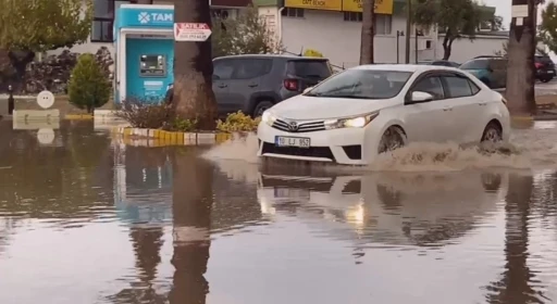 Ayvalık’ta sağanak yağış
