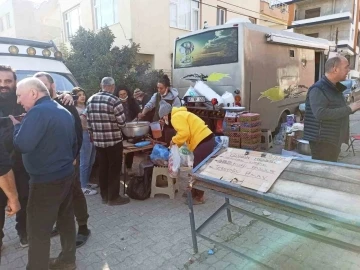 Ayvalıklı gönüllü Hatay’da binlerce insana seyyar mutfağıyla umut oldu
