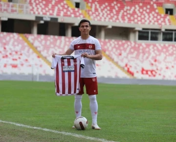 Azizbek Turgunboev resmen Sivasspor’da