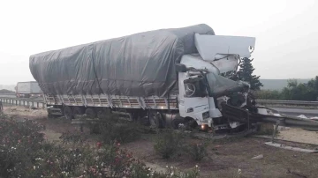 Baba ve oğlu trafik kazasında yaralandı
