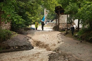 Bağbaşı’nda su baskını: Vatandaş korku içinde
