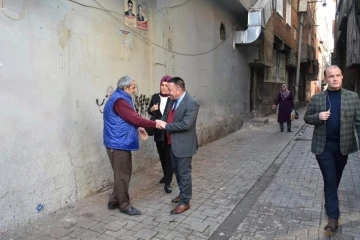 Bağlar Belediyesi, semt pazarının kurulduğu bölgeyi hijyen hale getirdi
