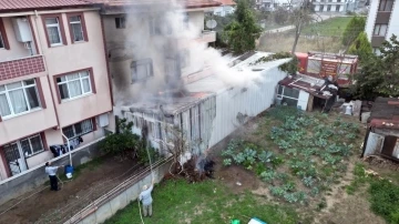 Bahçede yakılan ateş atölyenin bir bölümünü kül etti
