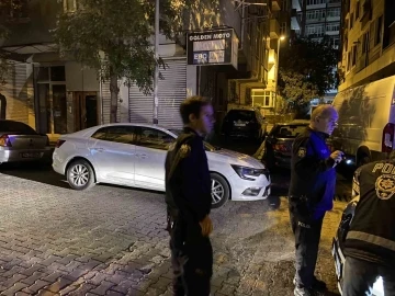 Bahçelievler’de polisin &quot;dur&quot; ihtarına uymayan araç kaçtı, kovalamacada iki polis yaralandı
