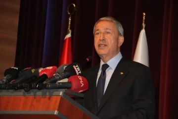 Bakan Akar: “Biz teröristleri vurdukça ses Ankara’dan geliyor”
