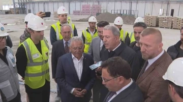 Bakan Akar’dan Kayseri Havalimanı Yeni Terminal Binası inşaatında inceleme
