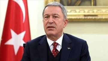 Bakan Akar: PKK/YPG destekçileri teröristlere helikopter vererek bir kez daha suçüstü yakalandı