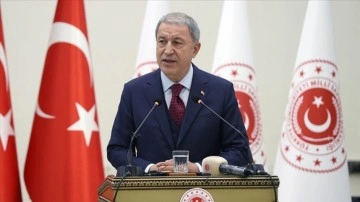 Bakan Akar'dan "Mehmetçiğin moral ve motivasyonunu bozmayın" uyarısı