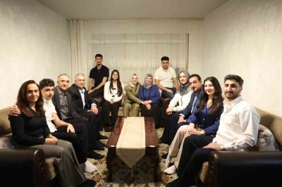 Bakan Göktaş’tan 46 yıl önce ABD’ye yerleşen Türk aileye sürpriz ziyaret
