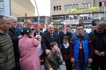 Bakan Güler’i down sendromlu çocuklar karşıladı
