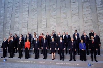 Bakan Güler, NATO Savunma Bakanları aile fotoğrafına katıldı
