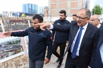 Bakan Özhaseki Malatya’da çarşı projesini inceledi
