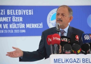 Bakan Özhaseki: &quot;1 milyon 900 bin vatandaşımız evlerinin dışında&quot;
