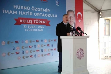 Bakan Tekin: “Her yıl öğrencilerimizin masasına yaklaşık 200 milyon adet kitap bırakıyoruz”
