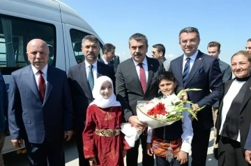 Bakan Tekin memleketi Erzurum’da
