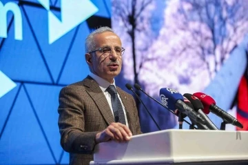 Bakan Uraloğlu:  &quot;19,5 milyonu sabit, 74,8 milyonu mobil olmak üzere 94,3 milyon geniş bant internet abone sayısına ulaştık&quot;
