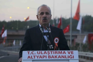 Bakan Uraloğlu: &quot;2002’den bu yana Hatay’ın ulaşım ve iletişim altyapısı için 26 milyar 200 milyon lira yatırım yaptık&quot;
