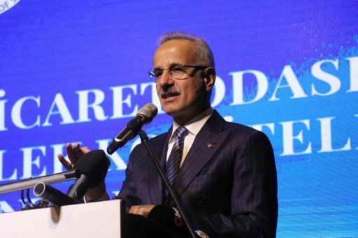 Bakan Uraloğlu: &quot;Ülke savunması için donanmanın rolü neyse, ülke ticareti için de denizcilik sektörünün rolü tam olarak budur&quot;
