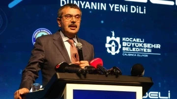 Bakan Yusuf Tekin : &quot;620 bin akıllı tahtayı okullarımıza dağıtmış olacağız&quot;
