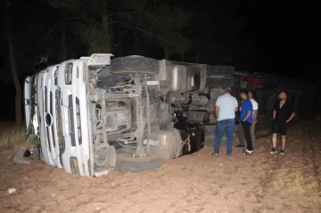 Bakır kablo yüklü tır devrildi: 1 yaralı
