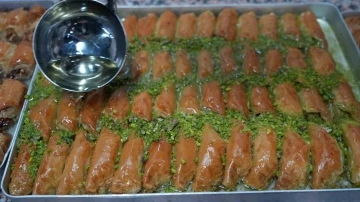 Baklavalar bayram sofraları için hazırlanıyor
