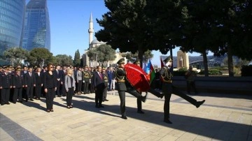 Bakü Türk Şehitliği'nde Türkiye Cumhuriyeti'nin 100. yılı dolayısıyla tören düzenlendi