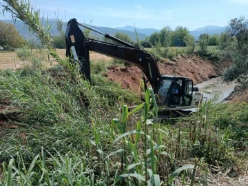 Balavca deresinde korkuluk ve temizlik çalışması yapıldı
