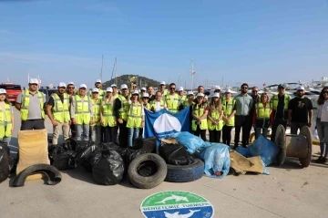 Balıkçı Barınağı’ndan 200 kilogram atık toplandı
