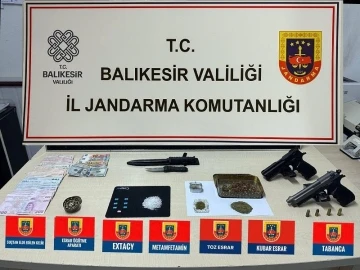 Balıkesir’de jandarmadan uyuşturucu operasyonu: 17 gözaltı
