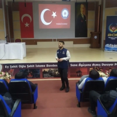 Balıkesir’de &quot;Gençlik ve Güvenli Gelecek&quot; konferansı düzenlendi
