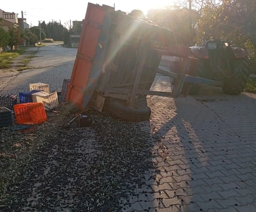 Balıkesir’de traktör römorku devrildi: 5 yaralı
