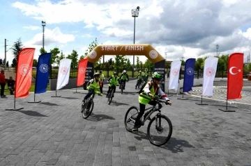 Balıkesir’de yüzlerce kişi sağlıklı yaşam için pedal çevirdi
