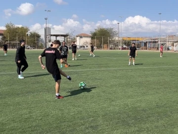 Bandırma’da geleceğin kadın futbolcuları seçmelerde ter döktü