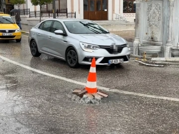 Bandırma’da yağış ve fırtına etkili oldu
