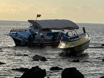 Barınaktaki balıkçı teknesini ipini çözüp çalmaya çalıştılar tekne karaya oturunca kaçtılar
