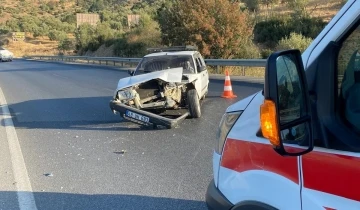 Bariyerlere çarpan otomobilin sürücüsü yaralandı
