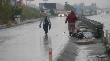 Bariyerlere çarparak hurdaya dönen araç