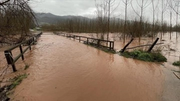 Bartın'da sağanak ve eriyen kar taşkına neden oldu