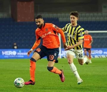 Başakşehir’de 3 futbolcu cezalı duruma düştü
