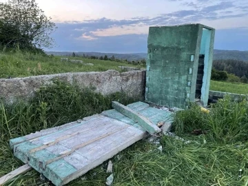 Başakşehir’de piknik yapan 2 gencin üzerine beton blok düştü
