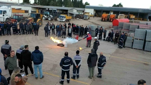 Başiskele Belediyesi personeline uygulamalı yangın eğitimi
