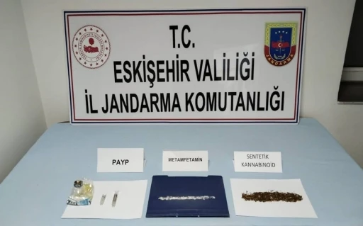 Başka ilden getirdikleri uyuşturucuları satmak isteyen şüpheliler jandarmadan kaçamadı
