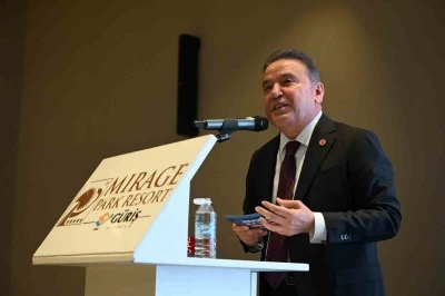 Başkan Böcek: &quot;Turizm Master Planı doğrultusunda bütüncül yaklaşımla hareket edilmeli&quot;
