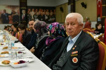 Başkan Bozkurt: &quot;Bu ülke varlığını şehit ve gazilerinin vatanseverliklerine borçludur&quot;
